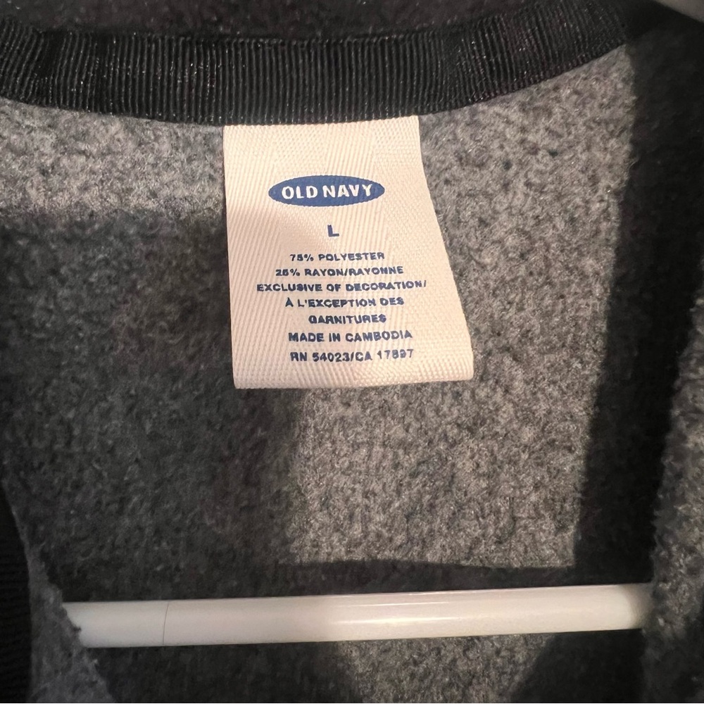🍒  Old Navy Charcoal Fleece Vest (Free with another purchase) - Picture 4 of 8